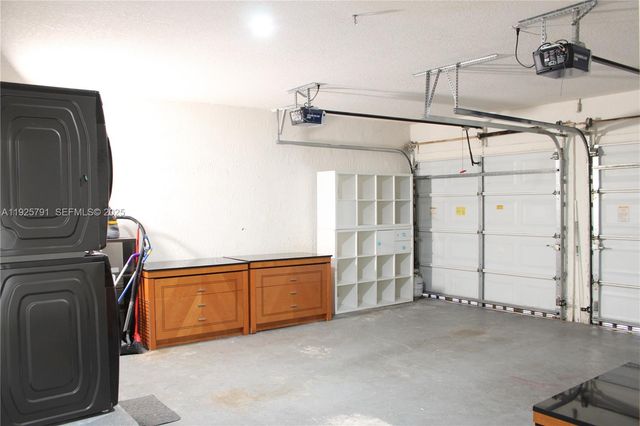 10866 NW 51st Ln, Doral, FL 33178