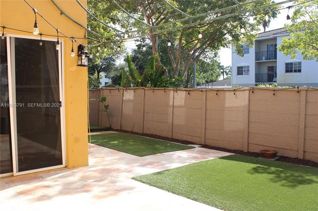 10866 NW 51st Ln, Doral, FL 33178