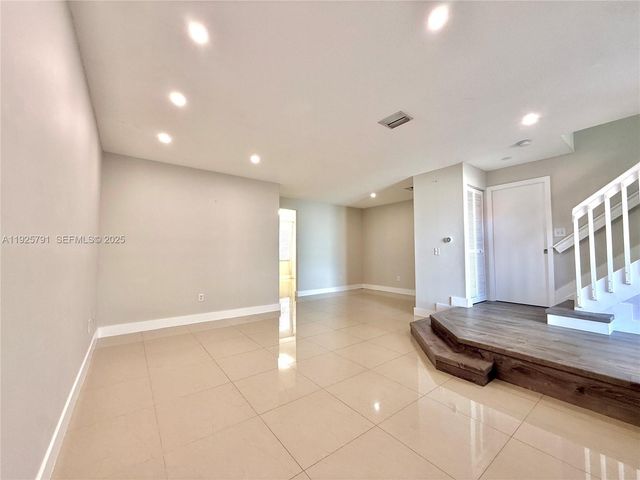 10866 NW 51st Ln, Doral, FL 33178