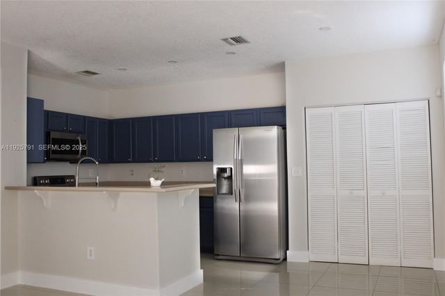 10866 NW 51st Ln, Doral, FL 33178