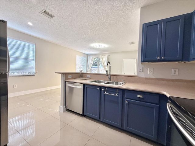 10866 NW 51st Ln, Doral, FL 33178