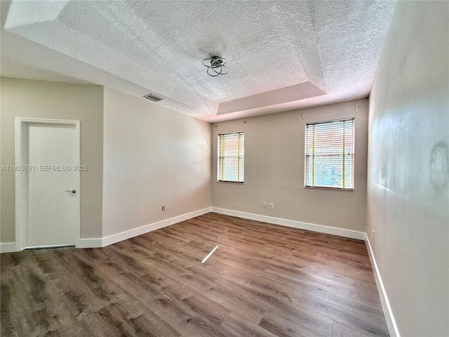 10866 NW 51st Ln, Doral, FL 33178