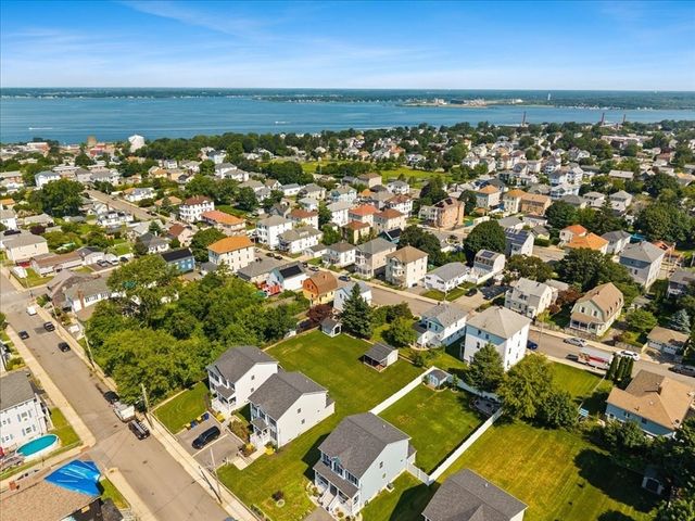 738 Hicks St, Fall River, MA 02724