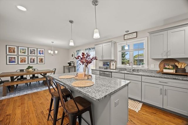 738 Hicks St, Fall River, MA 02724