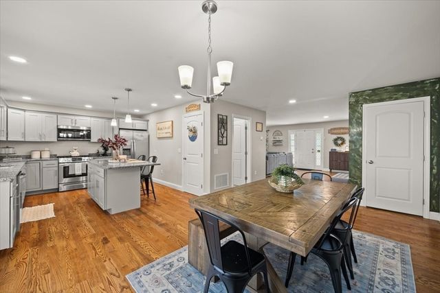 738 Hicks St, Fall River, MA 02724
