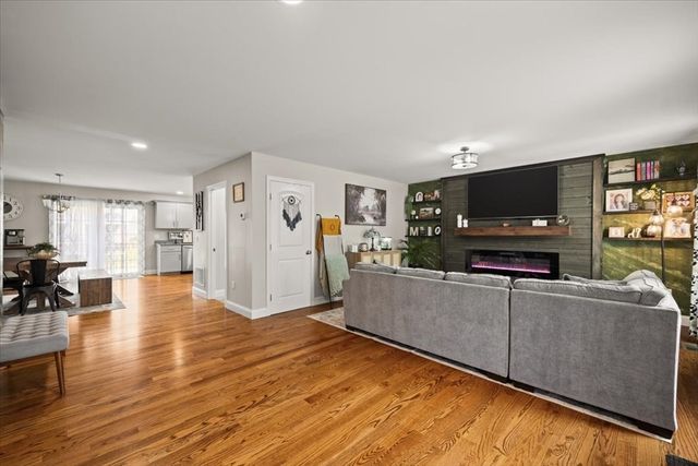 738 Hicks St, Fall River, MA 02724