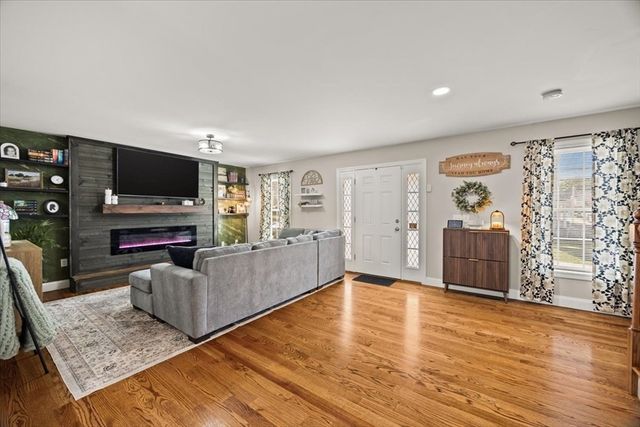 738 Hicks St, Fall River, MA 02724
