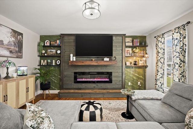 738 Hicks St, Fall River, MA 02724