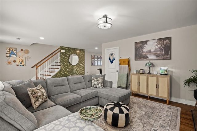 738 Hicks St, Fall River, MA 02724