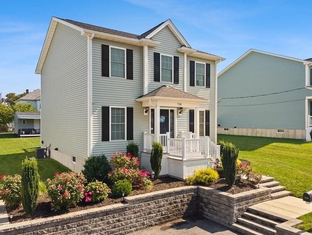 738 Hicks St, Fall River, MA 02724