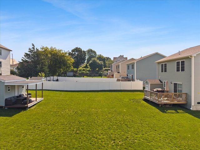 738 Hicks St, Fall River, MA 02724