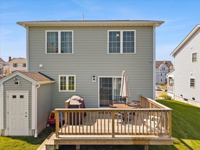 738 Hicks St, Fall River, MA 02724