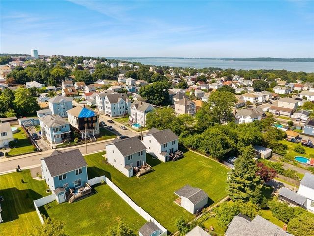 738 Hicks St, Fall River, MA 02724