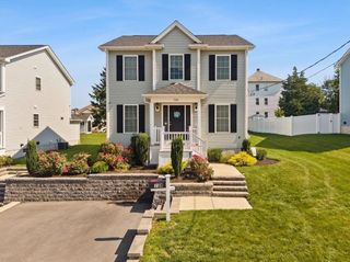 738 Hicks St, Fall River, MA 02724