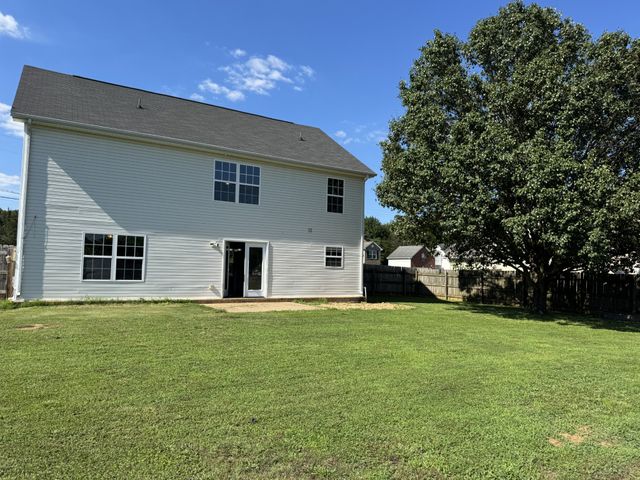 1239 California Dr, Murfreesboro, TN 37129