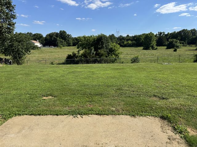 1239 California Dr, Murfreesboro, TN 37129