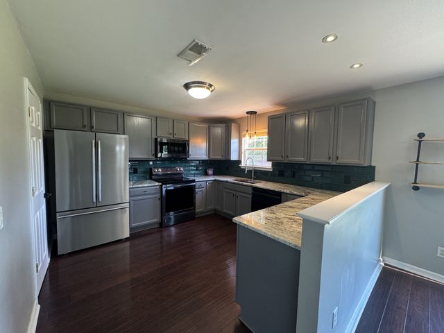 1239 California Dr, Murfreesboro, TN 37129