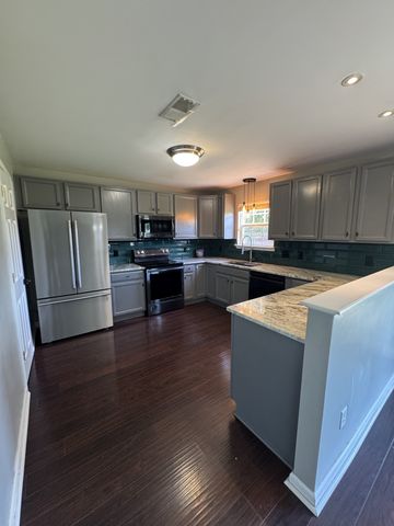 1239 California Dr, Murfreesboro, TN 37129