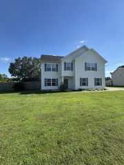 1239 California Dr, Murfreesboro, TN 37129