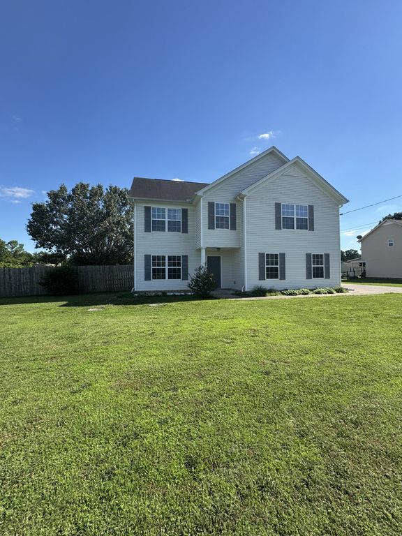 1239 California Dr, Murfreesboro, TN 37129