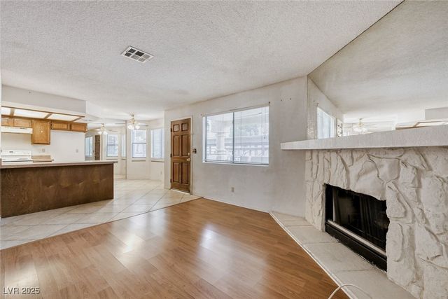 1017 Falconhead Lane 102, Las Vegas, NV 89128