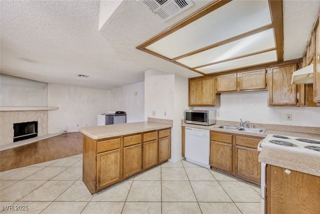 1017 Falconhead Lane 102, Las Vegas, NV 89128