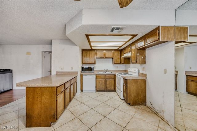 1017 Falconhead Lane 102, Las Vegas, NV 89128