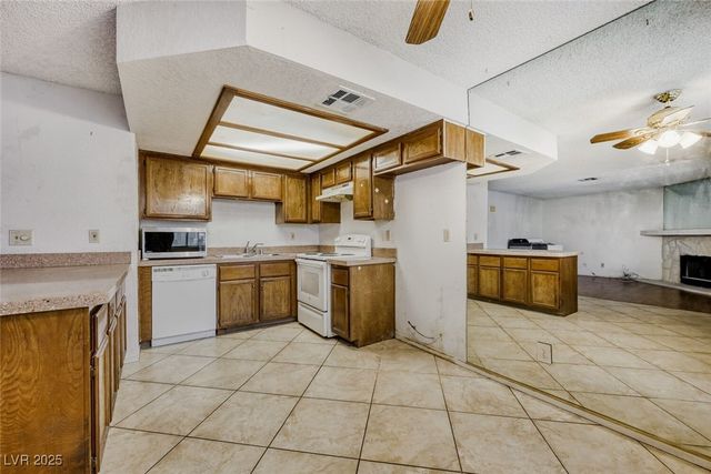 1017 Falconhead Lane 102, Las Vegas, NV 89128