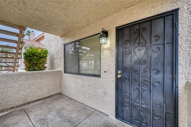 1017 Falconhead Lane 102, Las Vegas, NV 89128