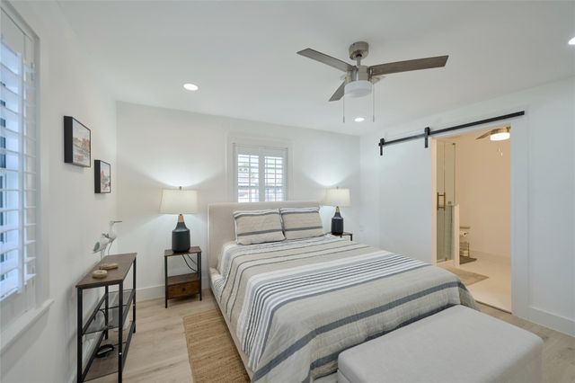 7117 Delesandri Drive, Hitchcock, TX 77563