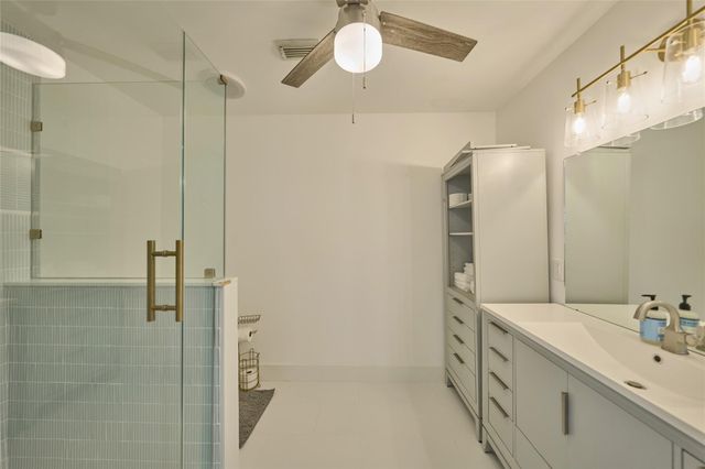 7117 Delesandri Drive, Hitchcock, TX 77563