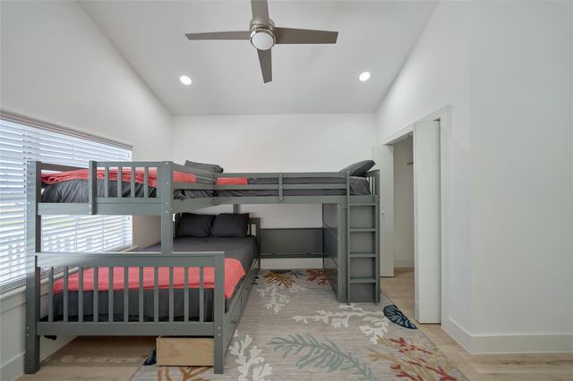 7117 Delesandri Drive, Hitchcock, TX 77563