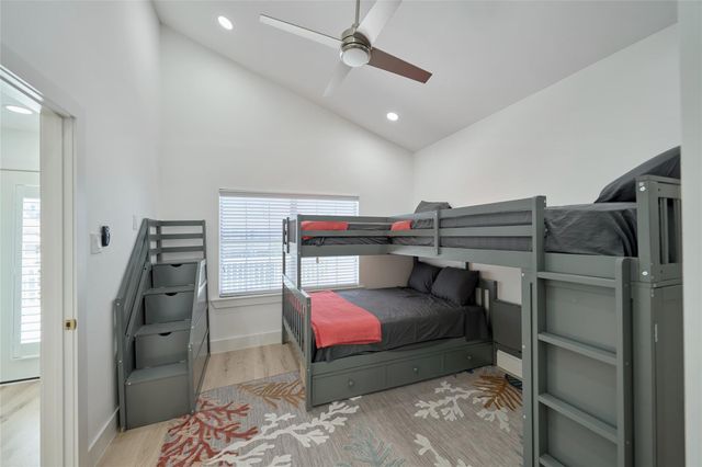 7117 Delesandri Drive, Hitchcock, TX 77563