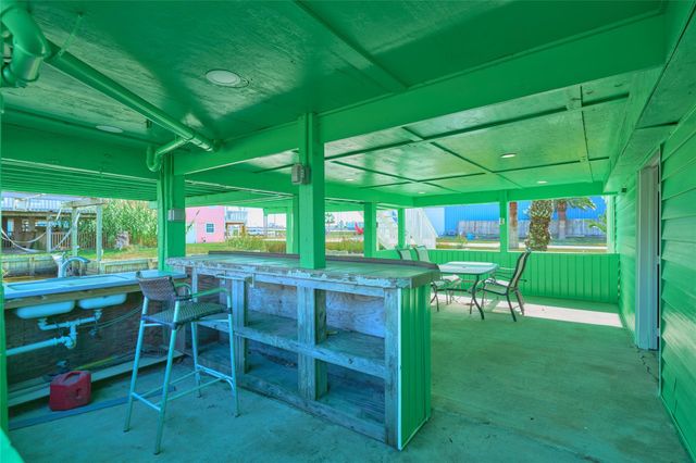 7117 Delesandri Drive, Hitchcock, TX 77563
