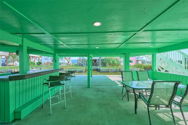 7117 Delesandri Drive, Hitchcock, TX 77563