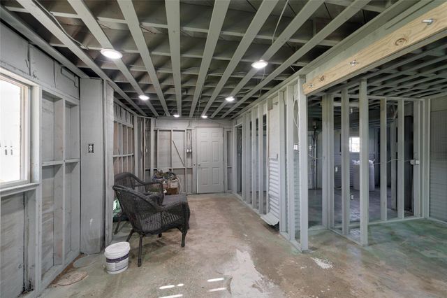 7117 Delesandri Drive, Hitchcock, TX 77563