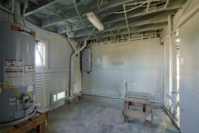 7117 Delesandri Drive, Hitchcock, TX 77563