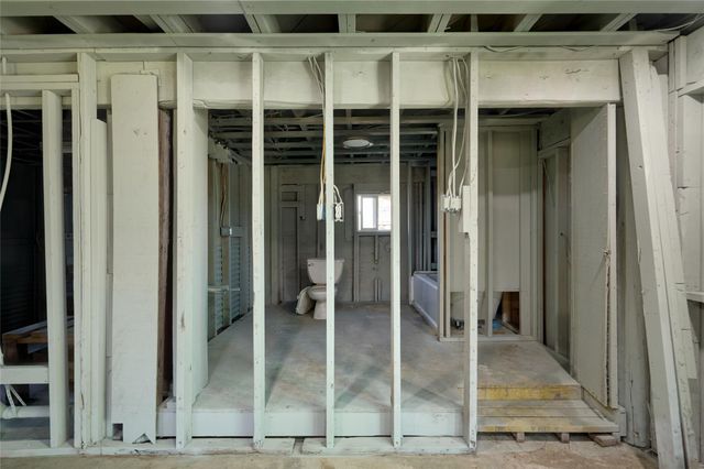 7117 Delesandri Drive, Hitchcock, TX 77563