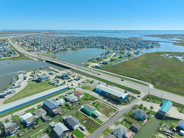 7117 Delesandri Drive, Hitchcock, TX 77563