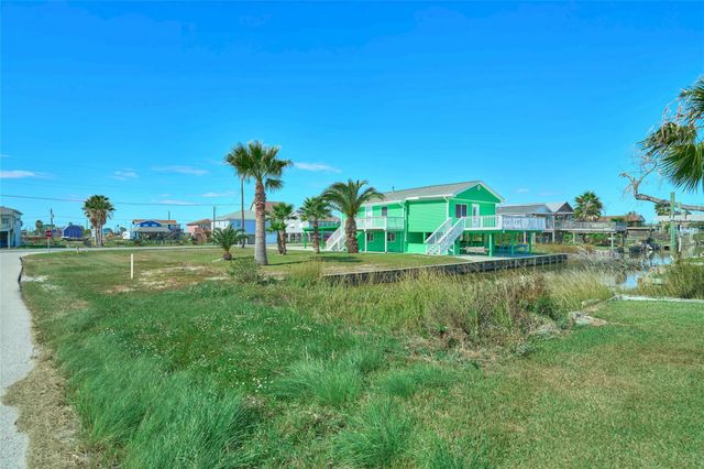 7117 Delesandri Drive, Hitchcock, TX 77563