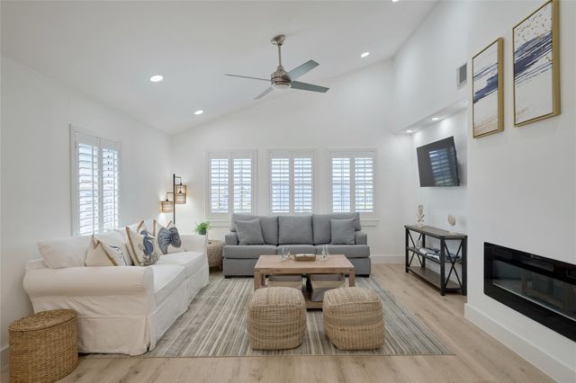 7117 Delesandri Drive, Hitchcock, TX 77563