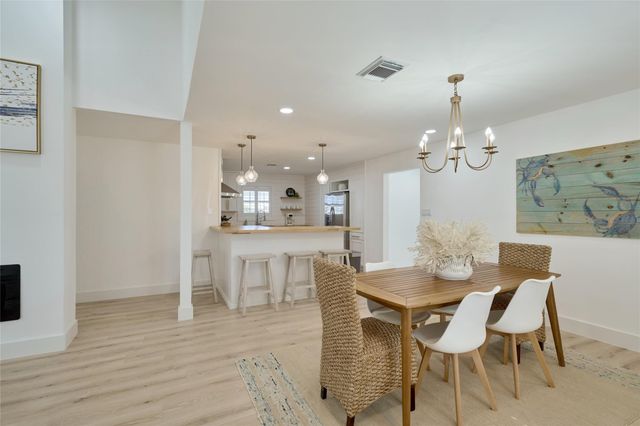 7117 Delesandri Drive, Hitchcock, TX 77563