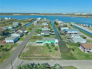 7117 Delesandri Drive, Hitchcock, TX 77563