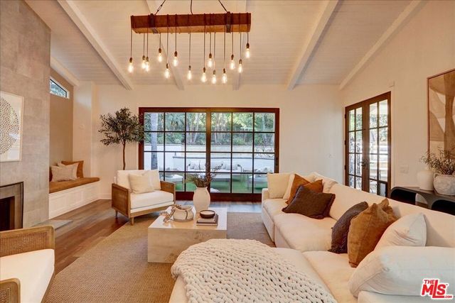 10353 Mississippi Avenue, Los Angeles, CA 90025