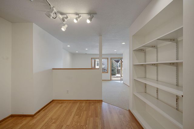 14313 Savanna Oaks Drive, Savage, MN 55378