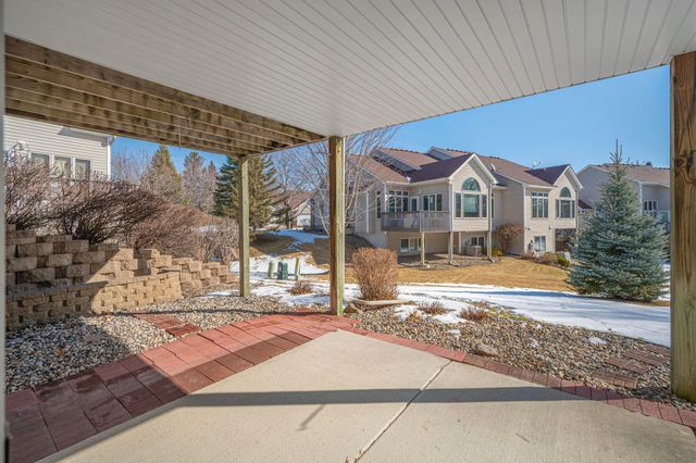 14313 Savanna Oaks Drive, Savage, MN 55378