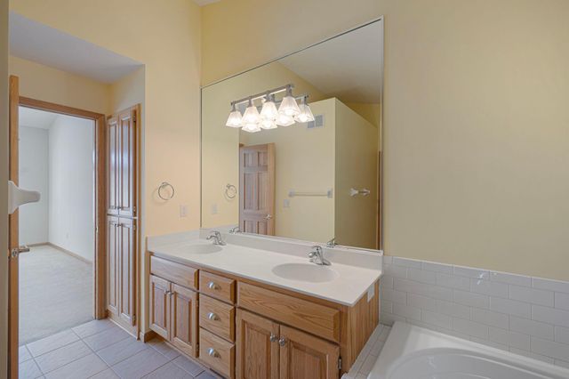 14313 Savanna Oaks Drive, Savage, MN 55378