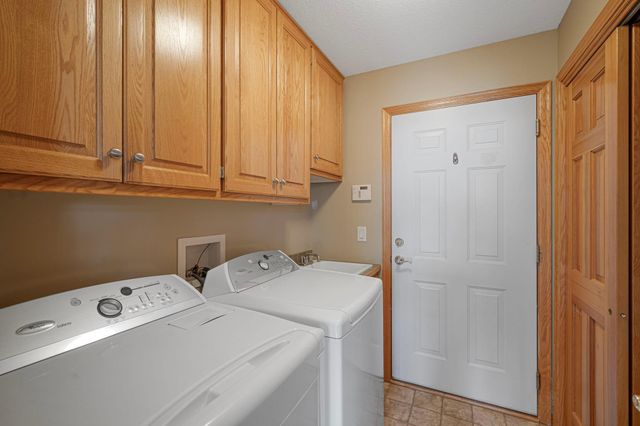 14313 Savanna Oaks Drive, Savage, MN 55378