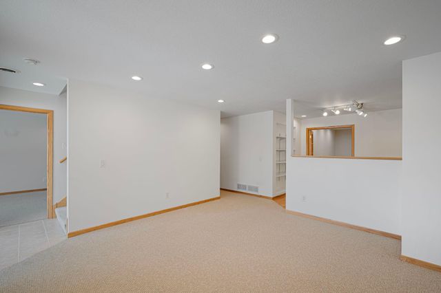 14313 Savanna Oaks Drive, Savage, MN 55378