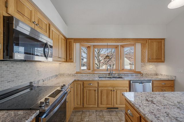 14313 Savanna Oaks Drive, Savage, MN 55378